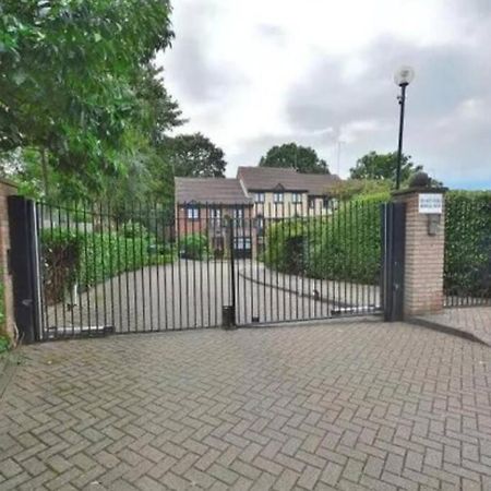Lovely 2 Bedroom Flat With Free Parking New Southgate 外观 照片